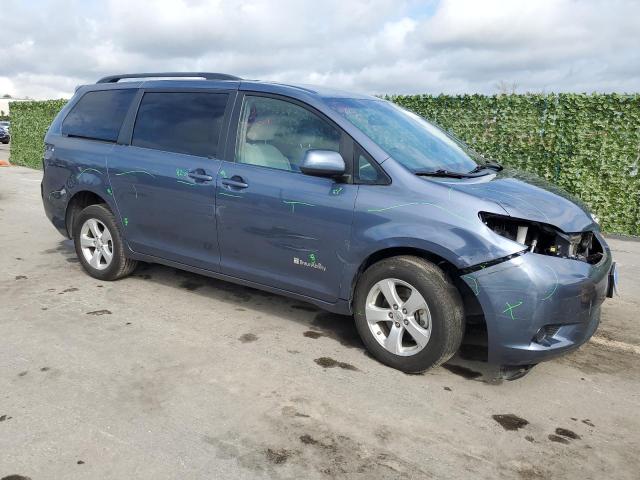 5TDKK3DC5FS528258 - 2015 TOYOTA SIENNA LE BLUE photo 4