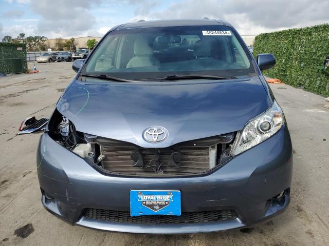 5TDKK3DC5FS528258 - 2015 TOYOTA SIENNA LE BLUE photo 5