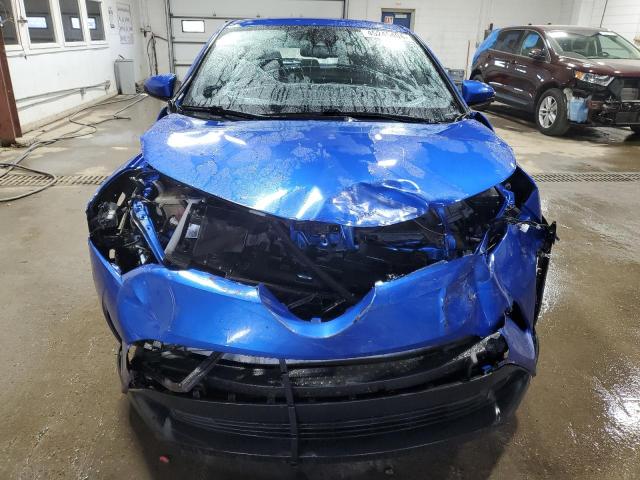 NMTKHMBX1JR010634 - 2018 TOYOTA C-HR XLE BLUE photo 5