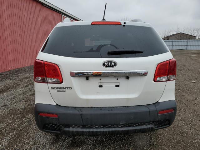 5XYKTCA14BG092574 - 2011 KIA SORENTO BASE WHITE photo 6