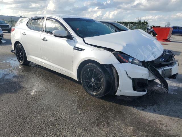 KNAGM4A78D5422481 - 2013 KIA OPTIMA LX WHITE photo 4