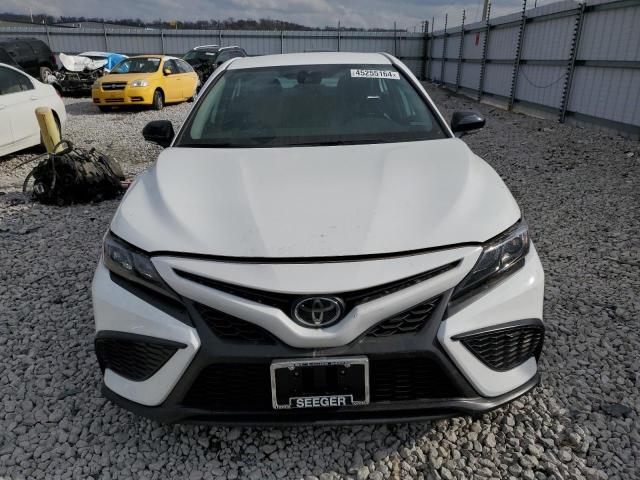 4T1T11BK7PU096898 - 2023 TOYOTA CAMRY SE NIGHT SHADE WHITE photo 5