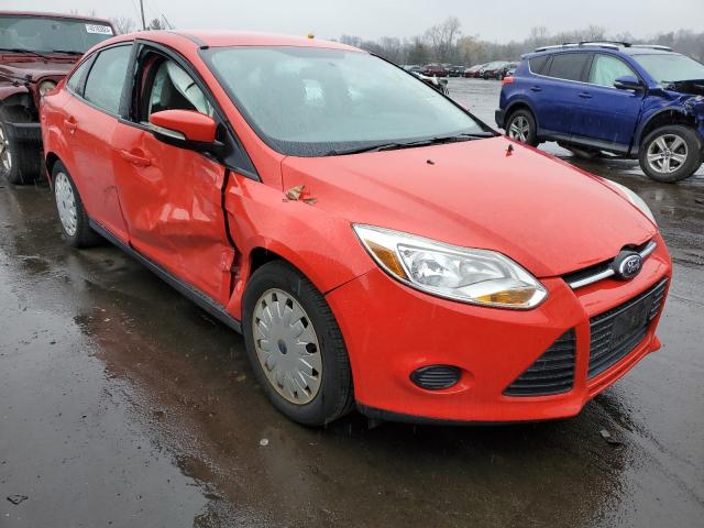 1FADP3F23DL135832 - 2013 FORD FOCUS SE RED photo 4