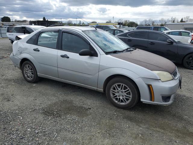 1FAHP34NX7W129818 - 2007 FORD FOCUS ZX4 SILVER photo 4