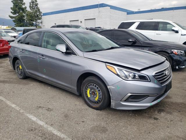 5NPE24AF4HH574612 - 2017 HYUNDAI SONATA SE SILVER photo 4