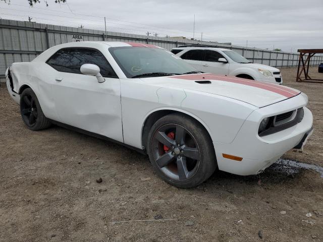 2C3CDYAG6DH562681 - 2013 DODGE CHALLENGER SXT WHITE photo 4