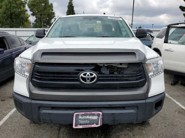 5TFNY5F15HX217509 - 2017 TOYOTA TUNDRA SR WHITE photo 5