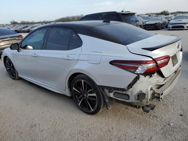 4T1BZ1HK4JU014998 - 2018 TOYOTA CAMRY XSE WHITE photo 2