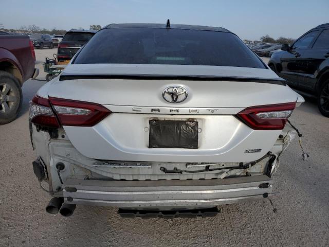 4T1BZ1HK4JU014998 - 2018 TOYOTA CAMRY XSE WHITE photo 6