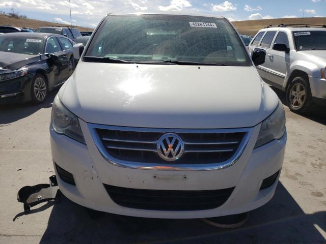 2V8HW34169R582439 - 2009 VOLKSWAGEN ROUTAN SE WHITE photo 5