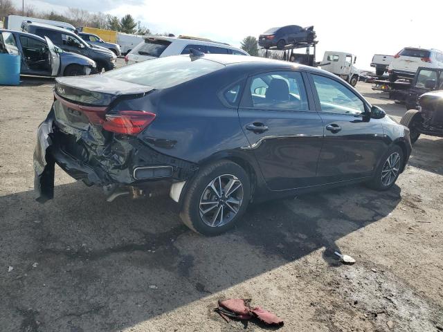 3KPF24AD6PE612458 - 2023 KIA FORTE LX BLACK photo 3