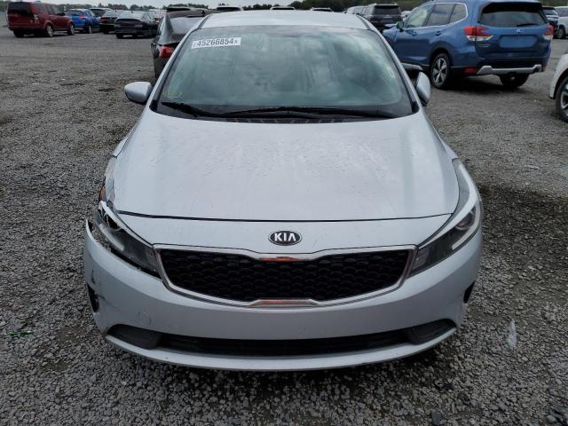 3KPFK4A7XHE017172 - 2017 KIA FORTE LX SILVER photo 5