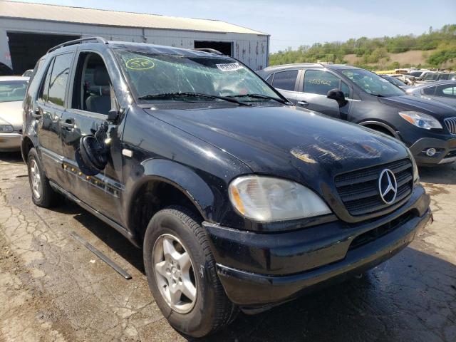 4JGAB54E3YA151997 - 2000 MERCEDES-BENZ ML 320 BLACK photo 1