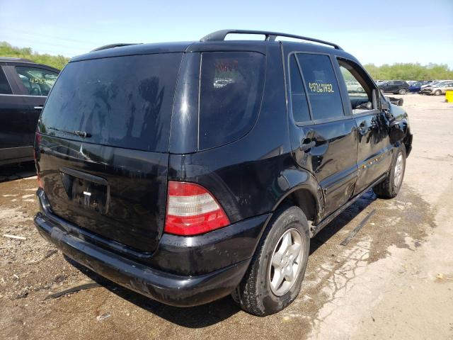 4JGAB54E3YA151997 - 2000 MERCEDES-BENZ ML 320 BLACK photo 4