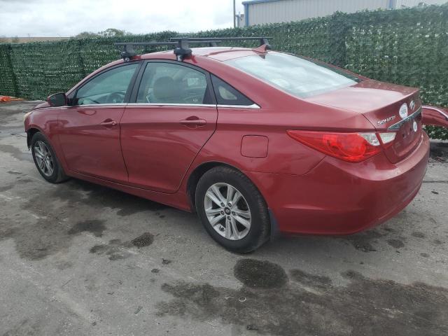 5NPEB4AC8BH100501 - 2011 HYUNDAI SONATA GLS RED photo 2