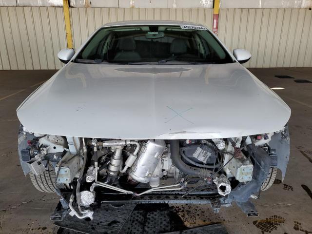 W04GL6SXXJ1125614 - 2018 BUICK REGAL PREFERRED WHITE photo 5