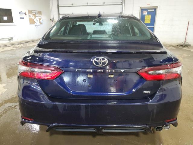 4T1G11AK8NU717954 - 2022 TOYOTA CAMRY SE BLUE photo 6