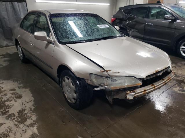 1HGCG5646YA030661 - 2000 HONDA ACCORD LX TAN photo 4