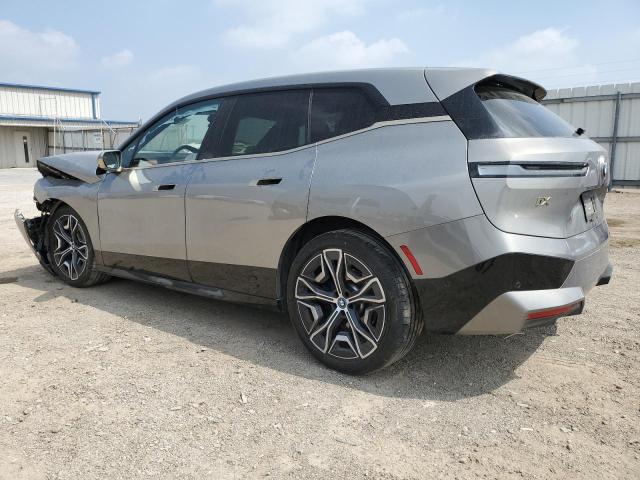 WB523CF00PCM77427 - 2023 BMW IX XDRIVE50 GRAY photo 2