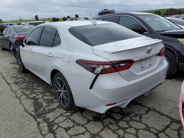 4T1T11AK3PU141272 - 2023 TOYOTA CAMRY SE NIGHT SHADE WHITE photo 2