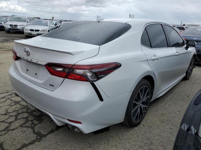 4T1T11AK3PU141272 - 2023 TOYOTA CAMRY SE NIGHT SHADE WHITE photo 3