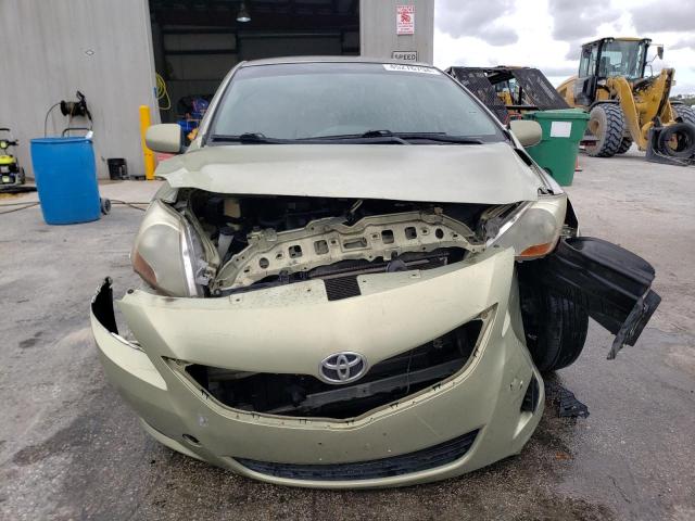 JTDBT923X71085204 - 2007 TOYOTA YARIS GREEN photo 5