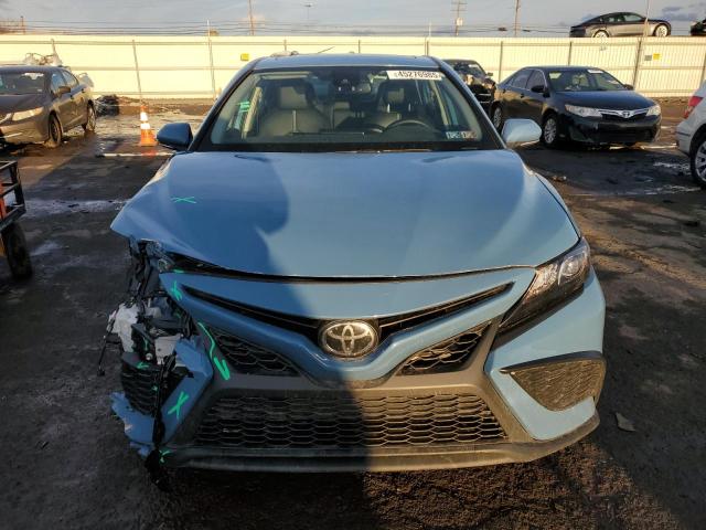 4T1T11BK9RU117043 - 2024 TOYOTA CAMRY SE NIGHT SHADE BLUE photo 5