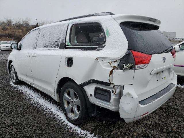 5TDKK3DCXBS032916 - 2011 TOYOTA SIENNA LE WHITE photo 2