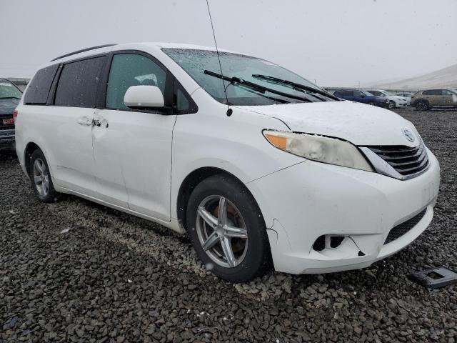 5TDKK3DCXBS032916 - 2011 TOYOTA SIENNA LE WHITE photo 4