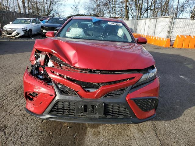 4T1G11AKXRU251479 - 2024 TOYOTA CAMRY SE NIGHT SHADE RED photo 5