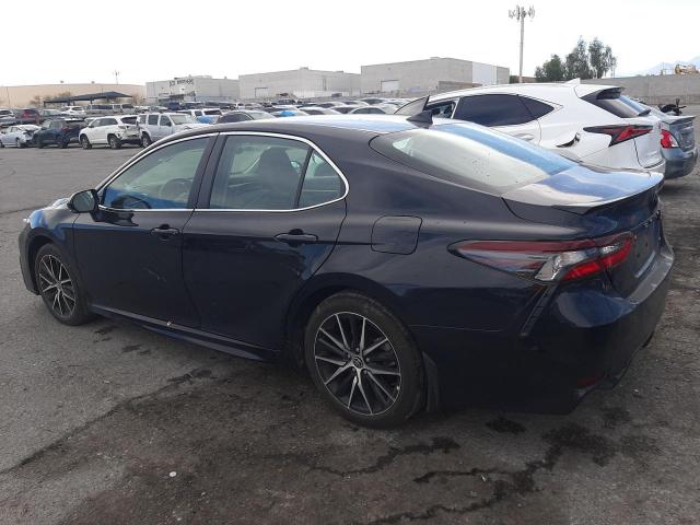 4T1G11AK7PU800469 - 2023 TOYOTA CAMRY SE NIGHT SHADE BLACK photo 2