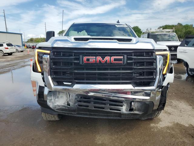 1GT49LEY6RF266270 - 2024 GMC SIERRA K2500 HEAVY DUTY WHITE photo 5