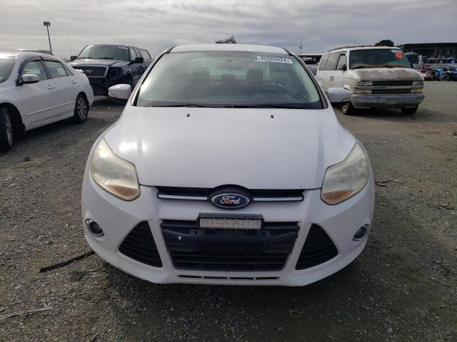 1FADP3F28DL145837 - 2013 FORD FOCUS SE WHITE photo 5