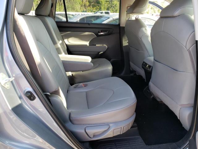 5TDGZRAHXLS008976 - 2020 TOYOTA HIGHLANDER XLE SILVER photo 11