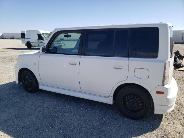 JTLKT334050180009 - 2005 TOYOTA SCION XB WHITE photo 2