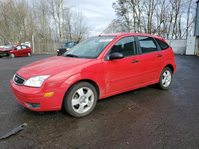 3FAFP37N35R152375 - 2005 FORD FOCUS ZX5 RED photo 1