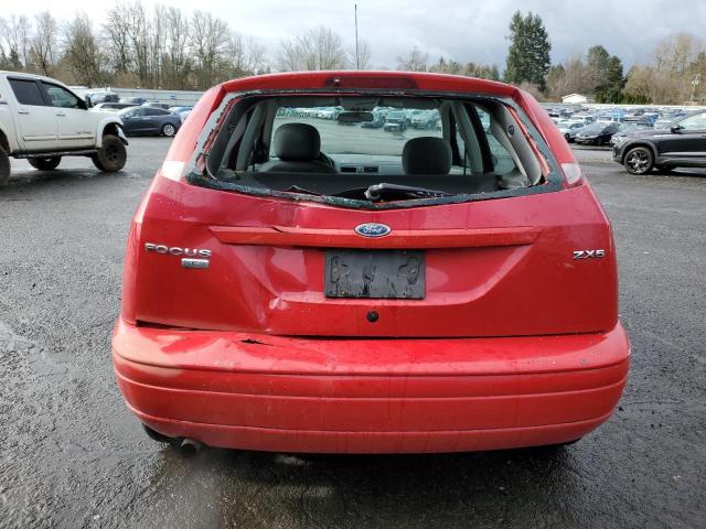 3FAFP37N35R152375 - 2005 FORD FOCUS ZX5 RED photo 6