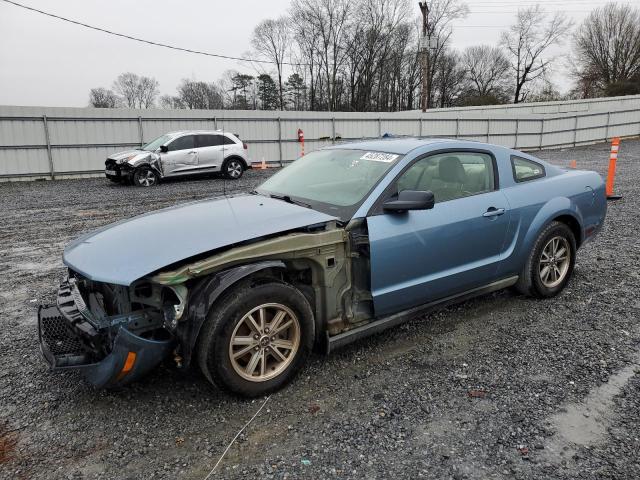 1ZVFT80N555153542 - 2005 FORD MUSTANG BLUE photo 1