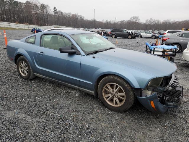 1ZVFT80N555153542 - 2005 FORD MUSTANG BLUE photo 4