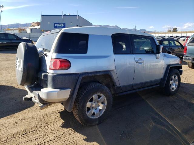 JTEBU11F070062624 - 2007 TOYOTA FJ CRUISER SILVER photo 3