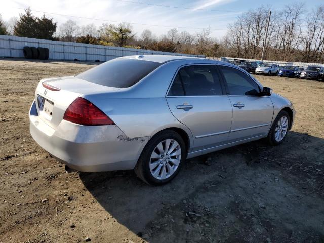 1HGCM56807A032481 - 2007 HONDA ACCORD EX SILVER photo 3