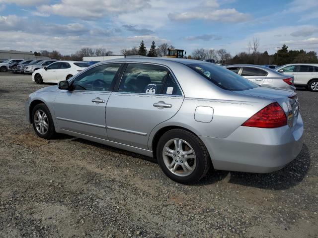 1HGCM56307A227808 - 2007 HONDA ACCORD SE SILVER photo 2