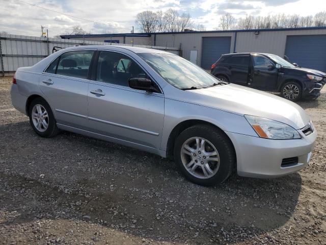 1HGCM56307A227808 - 2007 HONDA ACCORD SE SILVER photo 4