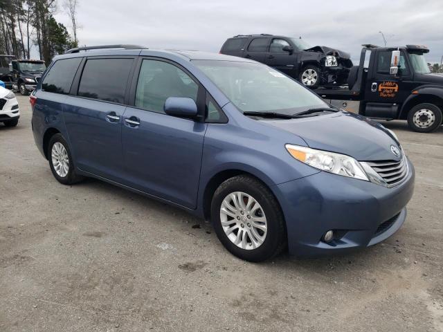 5TDYZ3DC5HS787213 - 2017 TOYOTA SIENNA XLE BLUE photo 4