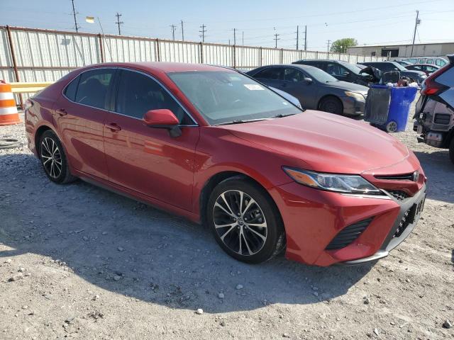 4T1G11AK8LU351703 - 2020 TOYOTA CAMRY SE RED photo 4