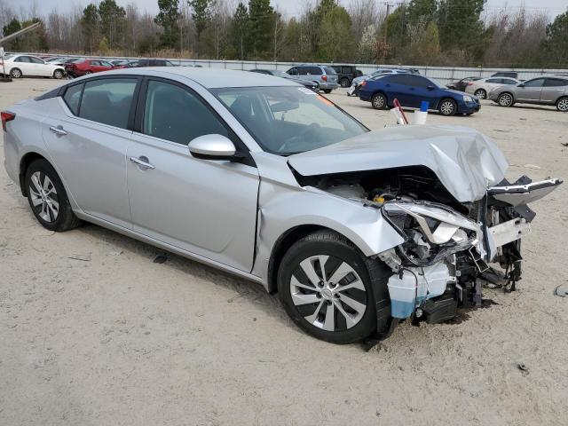 1N4BL4BV6MN329705 - 2021 NISSAN ALTIMA S WHITE photo 4