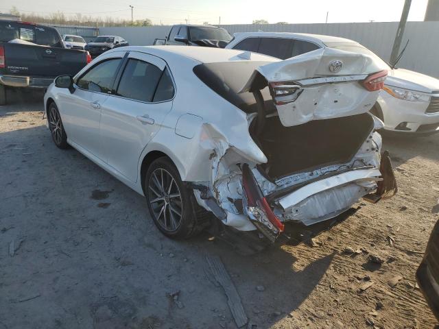 4T1F11AK7MU496051 - 2021 TOYOTA CAMRY XLE WHITE photo 2