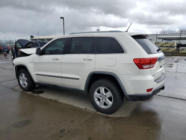 1J4RS4GG5BC579686 - 2011 JEEP GRAND CHER LAREDO WHITE photo 2