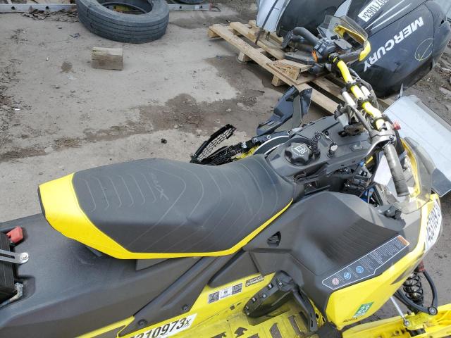 2BPSULMT0MV000036 - 2021 SKI DOO RENEGADE YELLOW photo 5