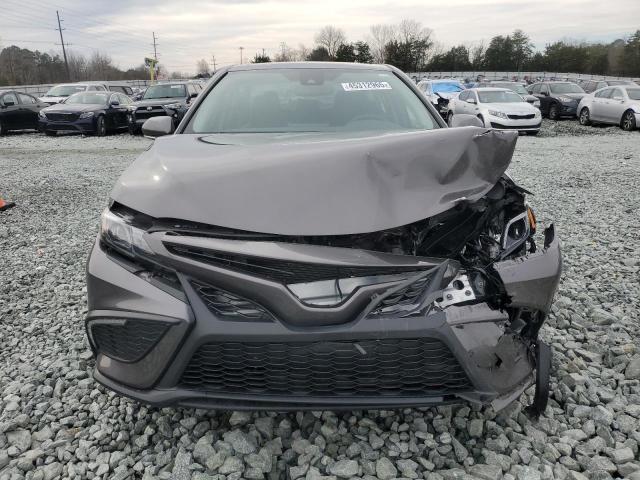 4T1T11AKXPU808838 - 2023 TOYOTA CAMRY SE NIGHT SHADE GRAY photo 5